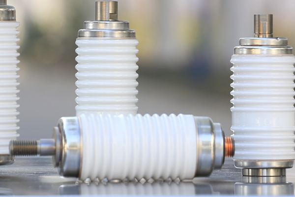 怎樣解決真空滅弧室的漏氣問題？